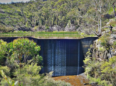 CLARENCE BOTTOM DAM cool water and fresh air - Photo by Lithgow2790.com