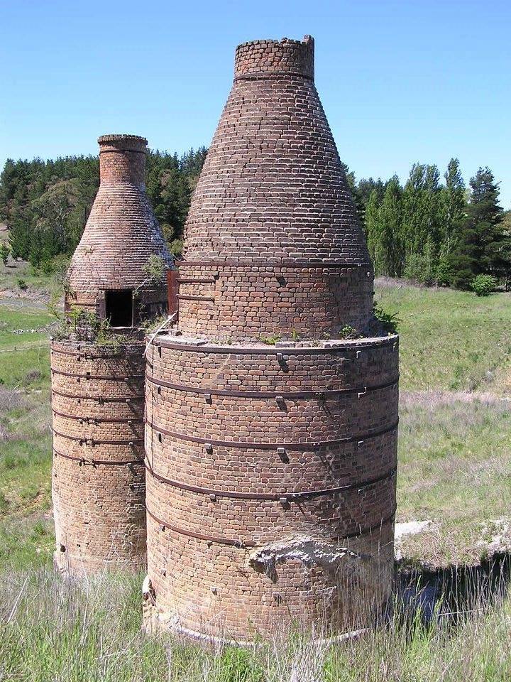 portland bottle kilns - The only remnants of cement production from this era are the two bottle kilns in the north-west corner of Portion 52 and the old brick building known as Raffans Mill - Photo Stephen Imrie 2003