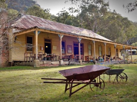 NEWNES HOTEL - Photo by Lithgow2790.com